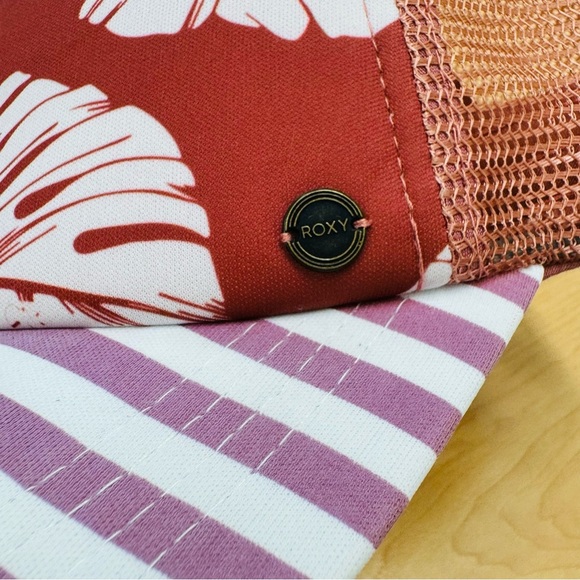 Roxy Floral Trucker Hat – Hibiscus & Stripes Snapback Cap - Picture 5 of 6